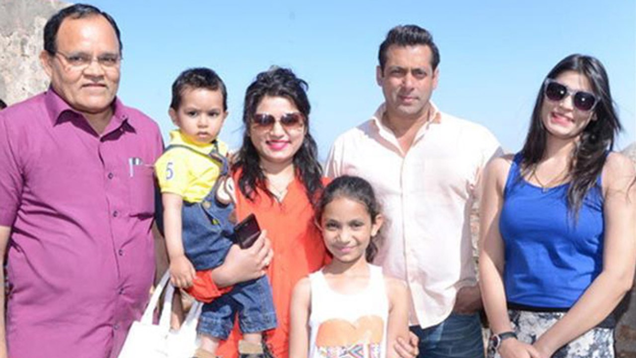 PRDP Shooting Came To A Halt Collector Forces Salman Khan To Have A Photoshoot With Him