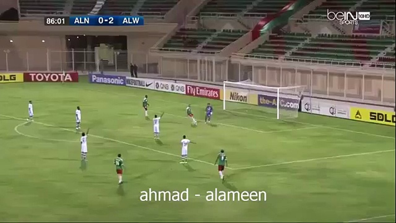 ¡Se niega a marcar gol por estar un contrario en el suelo!