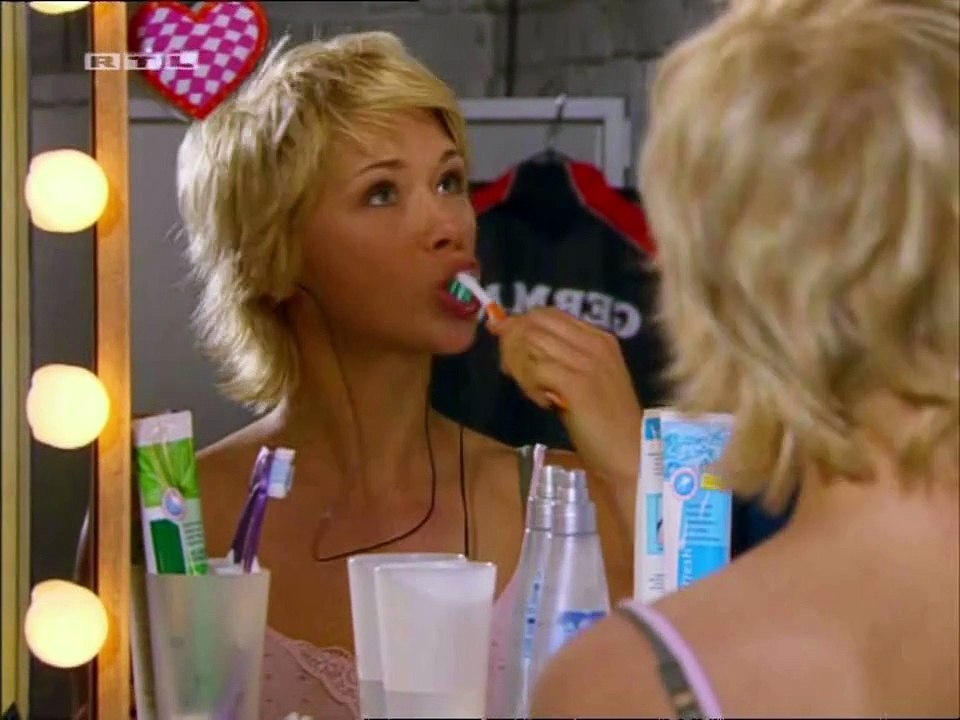 191R_Nina will ihr Leben neu ordnen