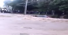 Brezilya'da Arabasını Kurtarmak İsteyen Adamı Sel Yuttu
