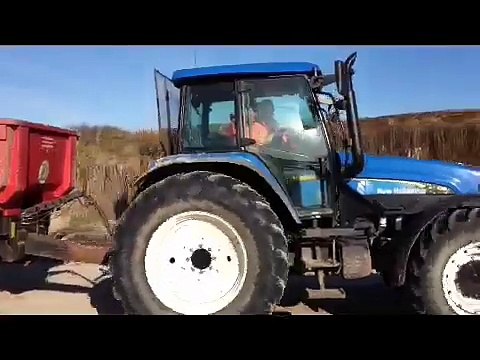 Les tracteurs à l'oeuvre au Bois de sapins à Groffliers