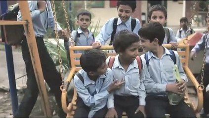 baRa dushman bana phirta hai jo bachoN sey laRta hai