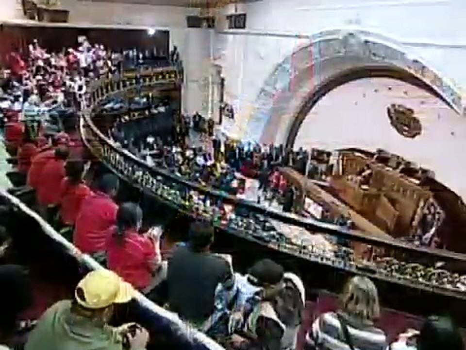 (Vídeo) Palabras Pdte.Maduro al entregar Ley Habilitante Antiimperialista en AN 10.03.2015 (1/3)