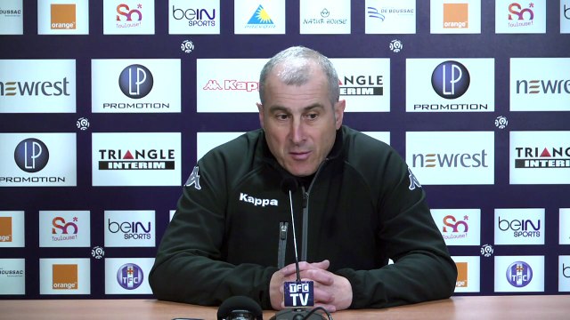 La conférence de presse d'Alain Casanova avant Lens/TFC