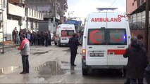 Adana Hasımlar Çatışırken Çocukları Derste Olmaları Kurtardı; 2 Yaralı