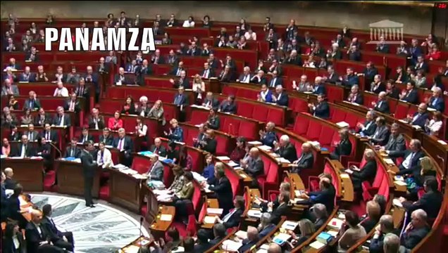 La main gauche tremblante de Manuel Valls à l'assemblée