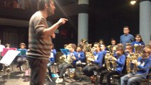 L'orchestre à l'école joue devant Ibrahim Maalouf