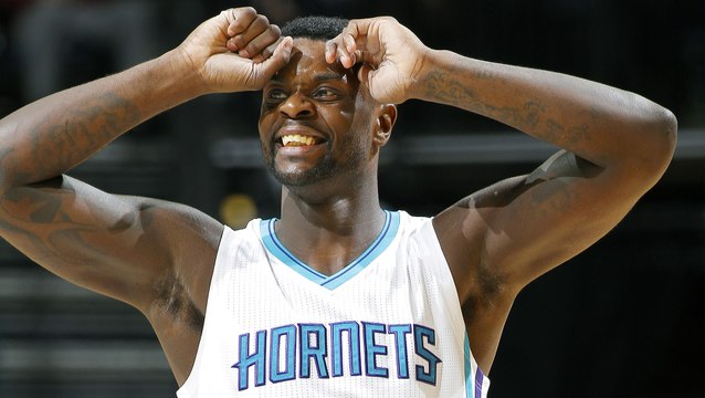 Fan Gets Hit in Face (Hard!) with Errant Pass at Kings-Hornets Game