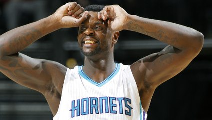 Fan Gets Hit in Face (Hard!) with Errant Pass at Kings-Hornets Game