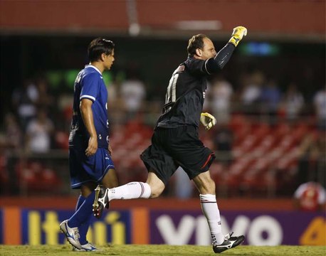 Ceni marca e São Paulo vence São Bento em Morumbi 'vazio'