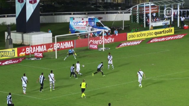 Martin Silva faz defesas absurdas e salva o Vasco em São Januário