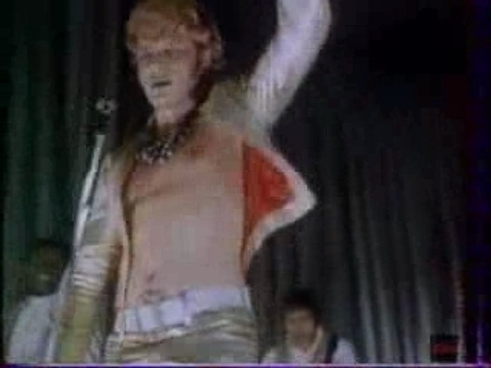 Johnny Hallyday Bouton rouge 02