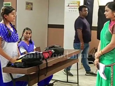 Anandi visits school girls in serial 'Balika Vadhu' On Location