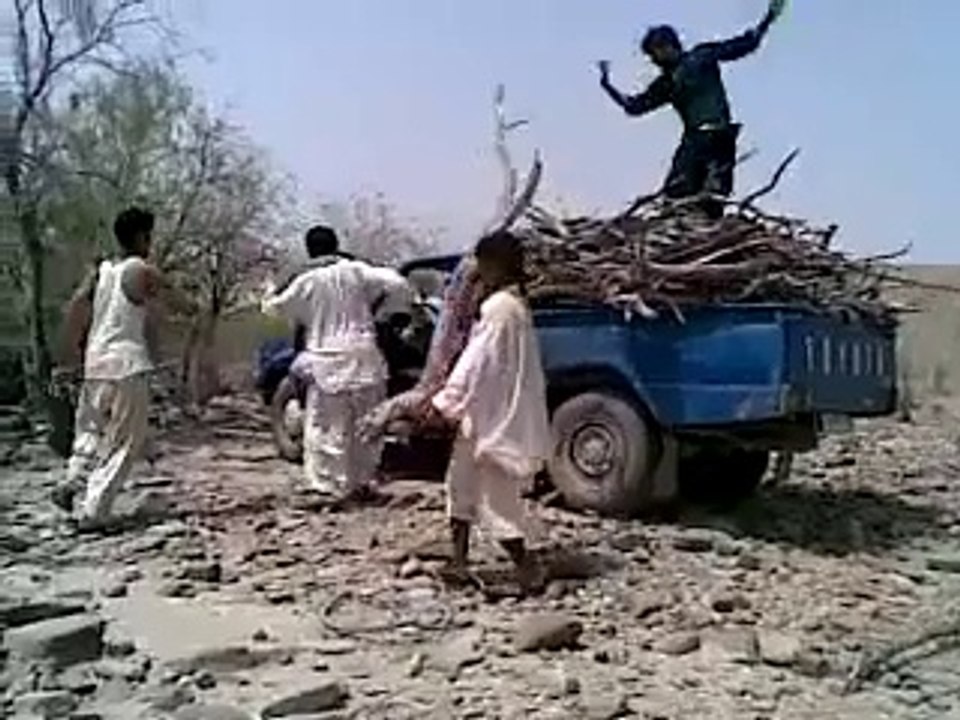 Desi Pakistani-Tuun Mahoool