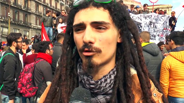 Napoli - Studenti in corteo contro la riforma del Governo Renzi -1- (12.03.15)