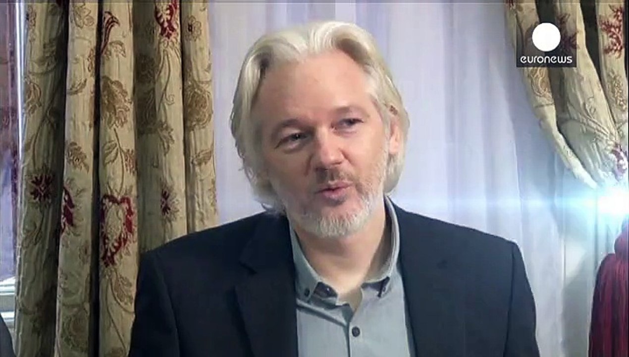 Swedish prosecutors ask to quiz Assange in London