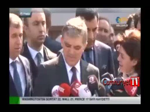 Abdullah Gül'ü kızdıran soru: Omzuna dokunup böyle cevap verdi