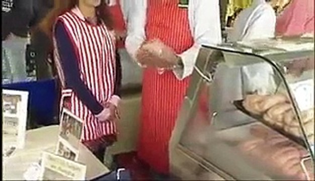 PTI Dharna-Imran Khan new wife and Pakistani Anchor Reham Khan Cooking, Selling and Eating Pork Sausages , AAJ WITH REHAM KHAN, BBC, PTV, AAJ TV