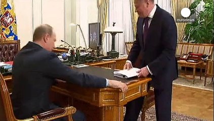 Télécharger la video: Nach Spekulationen um Erkrankung: Russisches Fernsehen zeigt angeblich frische Bilder Putins