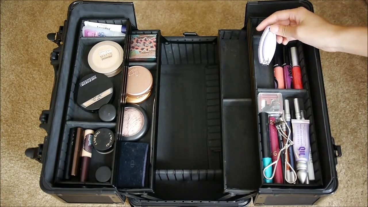 What's In My Traincase?