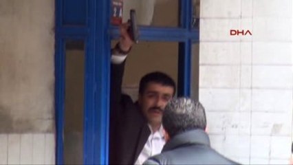 Kastamonu Tabancanın Birini Başına Dayadı, Diğerini Polise Doğrulttu