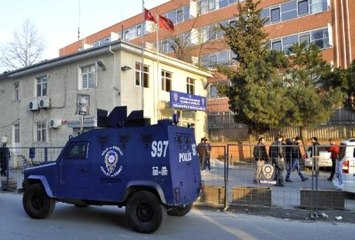 Okmeydanı'nda İki Polis Darp Edildi