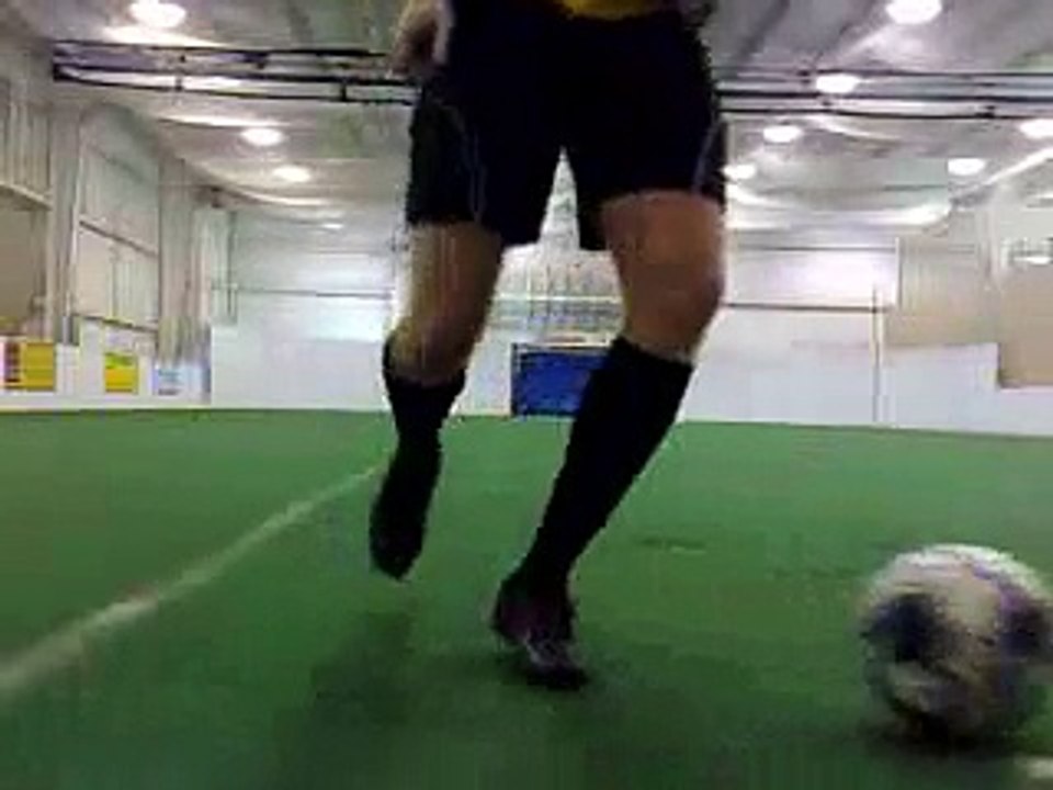 Soccerstarters  Online lesson - Scissors move to beat defender by Russell Lewis