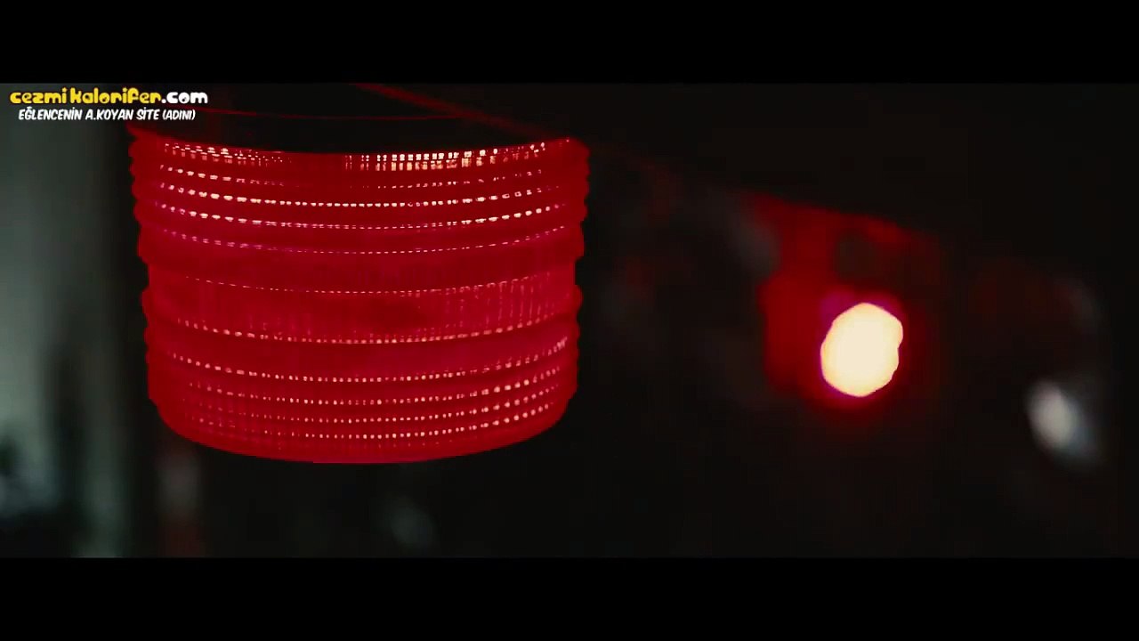 Furious 7 - Arabalarla Uçaktan Atlama Sahnesi