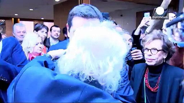 Tsipras a Bruxelles da Juncker e Schulz. Sorrisi e ottimismo, ma il problema resta l'Eurogruppo