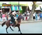 At Sahibini Sırtından Öyle Bir Hareketle Attı Ki