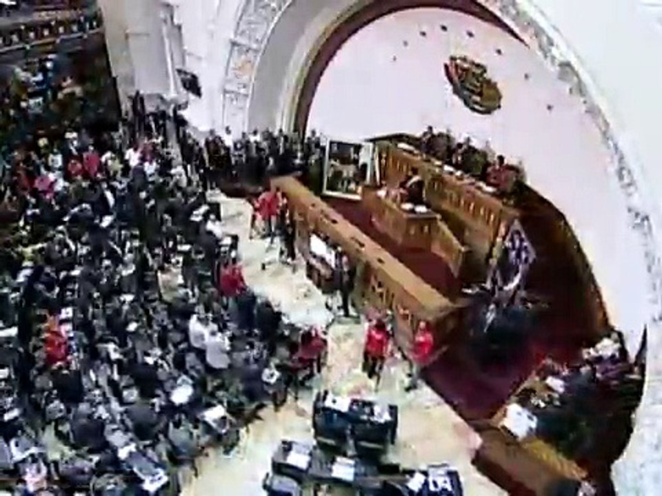 (Vídeo) Palabras Pdte.Maduro al entregar Ley Habilitante Antiimperialista en AN 10.03.2015 (3/3)