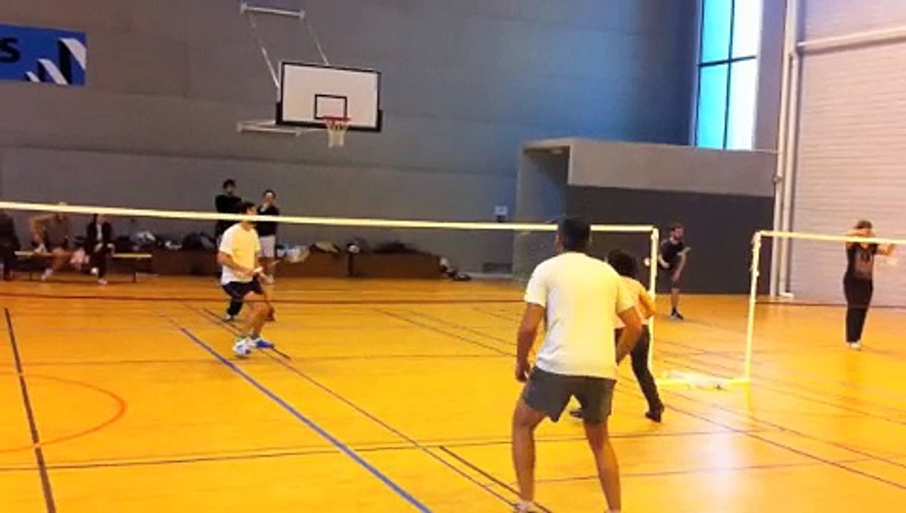 TR1Badminton