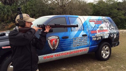 Disparando um Ishapore 2A1, o Lee Enfield SMLE Indiano