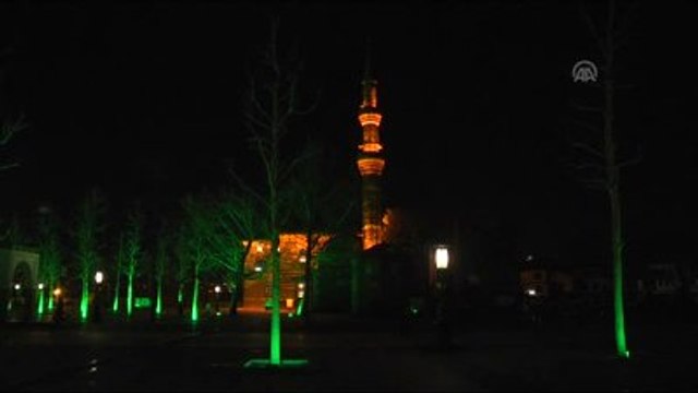 Davutoğlu, Sabah Namazını Hacı Bayram-ı Veli Camisi'nde Kıldı