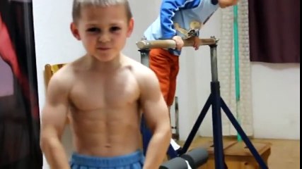 Body Builder Kid AMAZING MUST WATCH