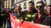 Napoli - Protesta dei vigili del fuoco precari (13.03.15)