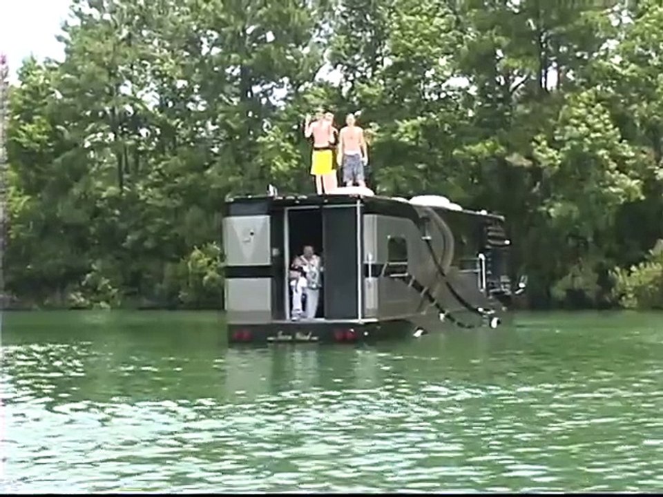 CAMI Terra Wind Amphibious Motorcoach