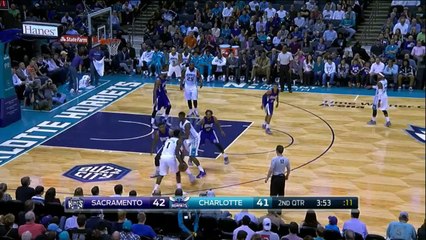 Lance Stephenson éclate le nez d'une spectatrice