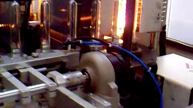 P E T - Macchina soffiaggio preforme produzione bottiglie - Blow molding machine preform production bottles