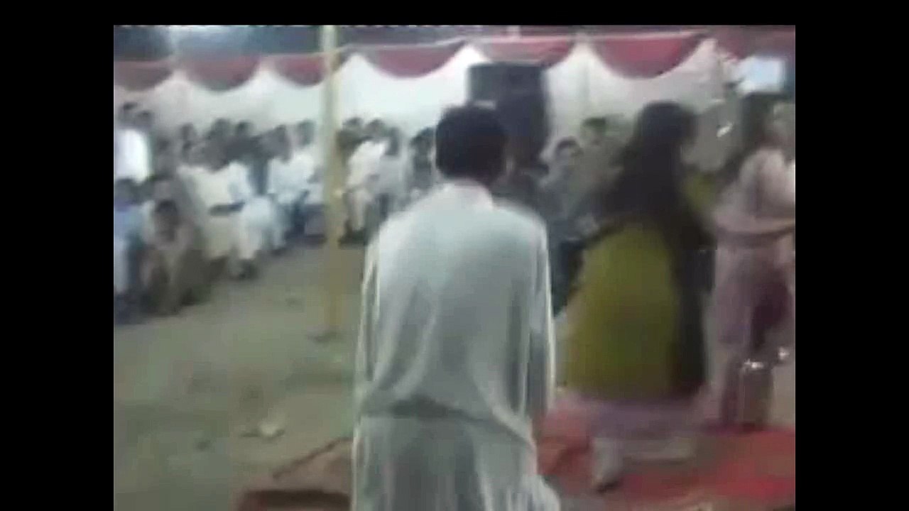 Funny Break Dance In Wedding