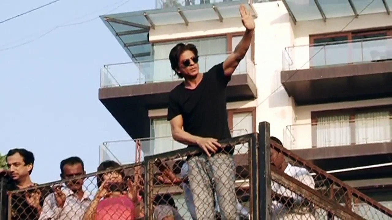 OMG Shah Rukh loses his cool again