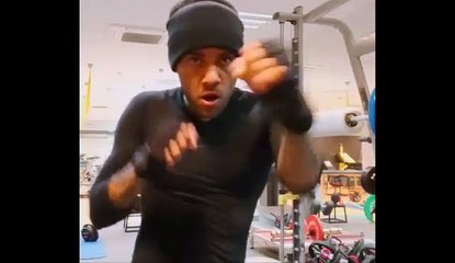 Dani Alves muestra su faceta de boxeador | FC Barcelona