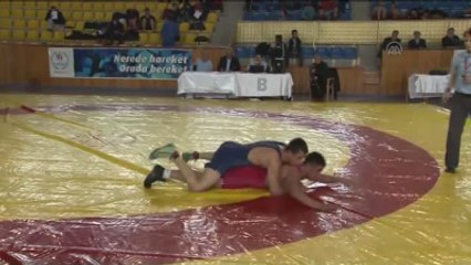 Güreşçiler Türkiye Şampiyonası İçin Yarışıyor