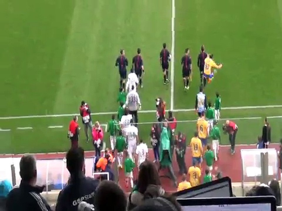 Είσοδος ομάδων Ομόνοια-ΑΠΟΕΛ (14-03-2015)