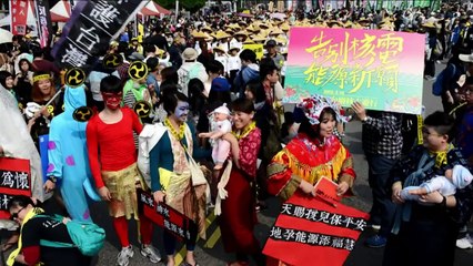 Taiwan stages mass anti-nuclear rally