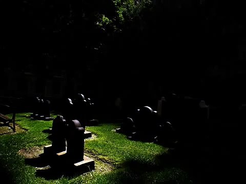 C’est beau dans la tombe , ( Khalid EL Morabethi , lu par Gilles-Claude Thériault )