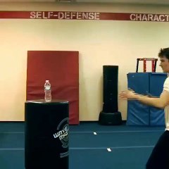 Son entraînement avec une bouteille est MAGNIFIQUE !