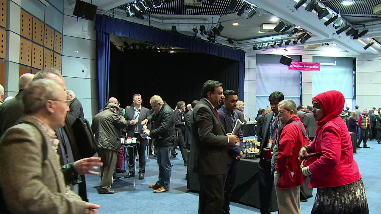 Ed Miliband urges Britons to choose hope over fear in election