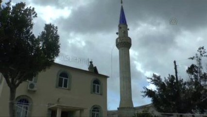 Hortumdan Etkilenen Minare İş Makinesiyle Yıkıldı