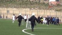 Şırnak'ta Amatör Lig Maçında Oyuncular Hakeme Saldırdı